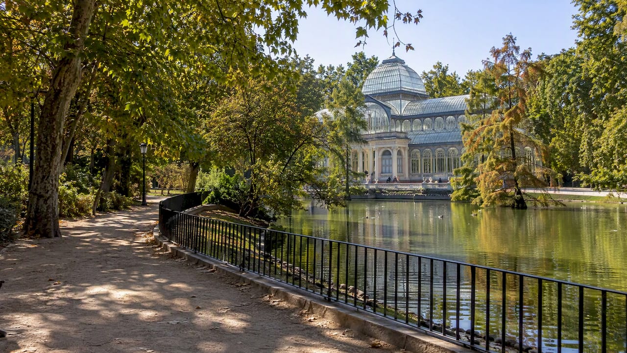 Rutas verdes en bici por Madrid: Retiro, Casa de Campo y Madrid Río Palacio de Cristal junto al paseo del Retiro